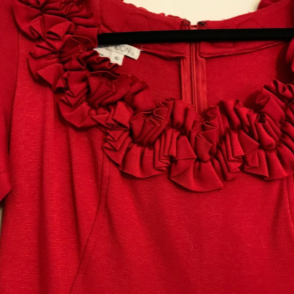 Beautifully Detailed Neckline